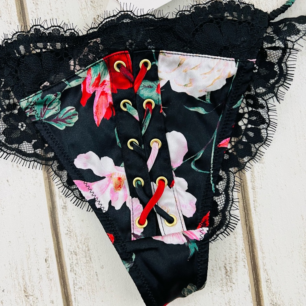 Atelier Victoria’s Secret Lace V-String Thong Pantie M L - Picture 5 of 7